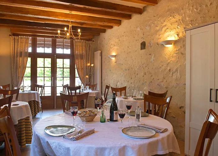 Logis Auberge Le Colombien - Hotel Et Restaurant
