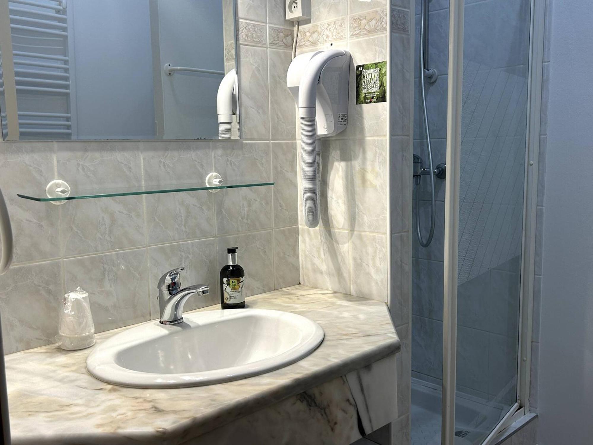 Logis Le Colombien - Et Restaurant Hotel 3*