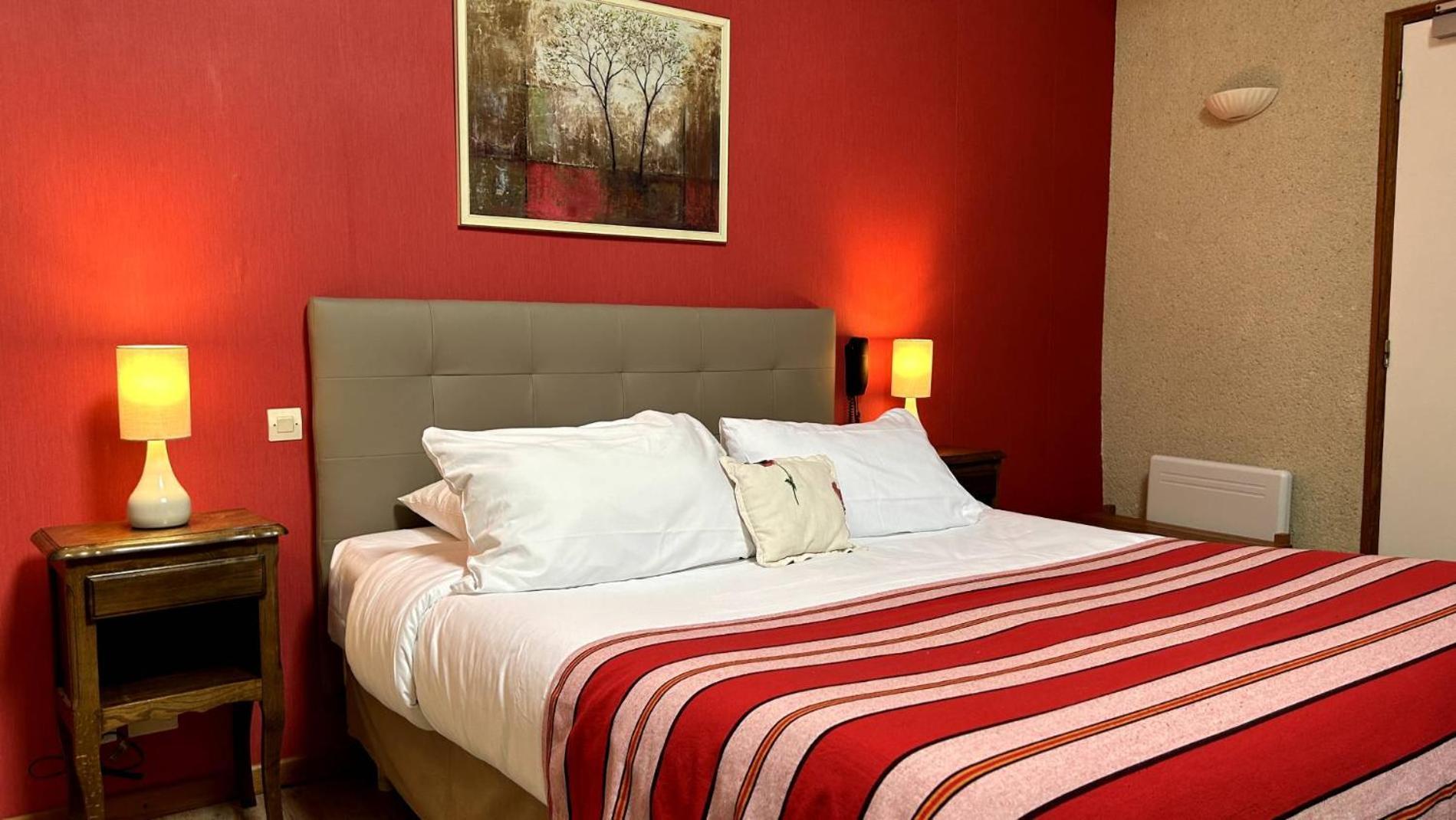 Logis Le Colombien - Et Restaurant 3*
