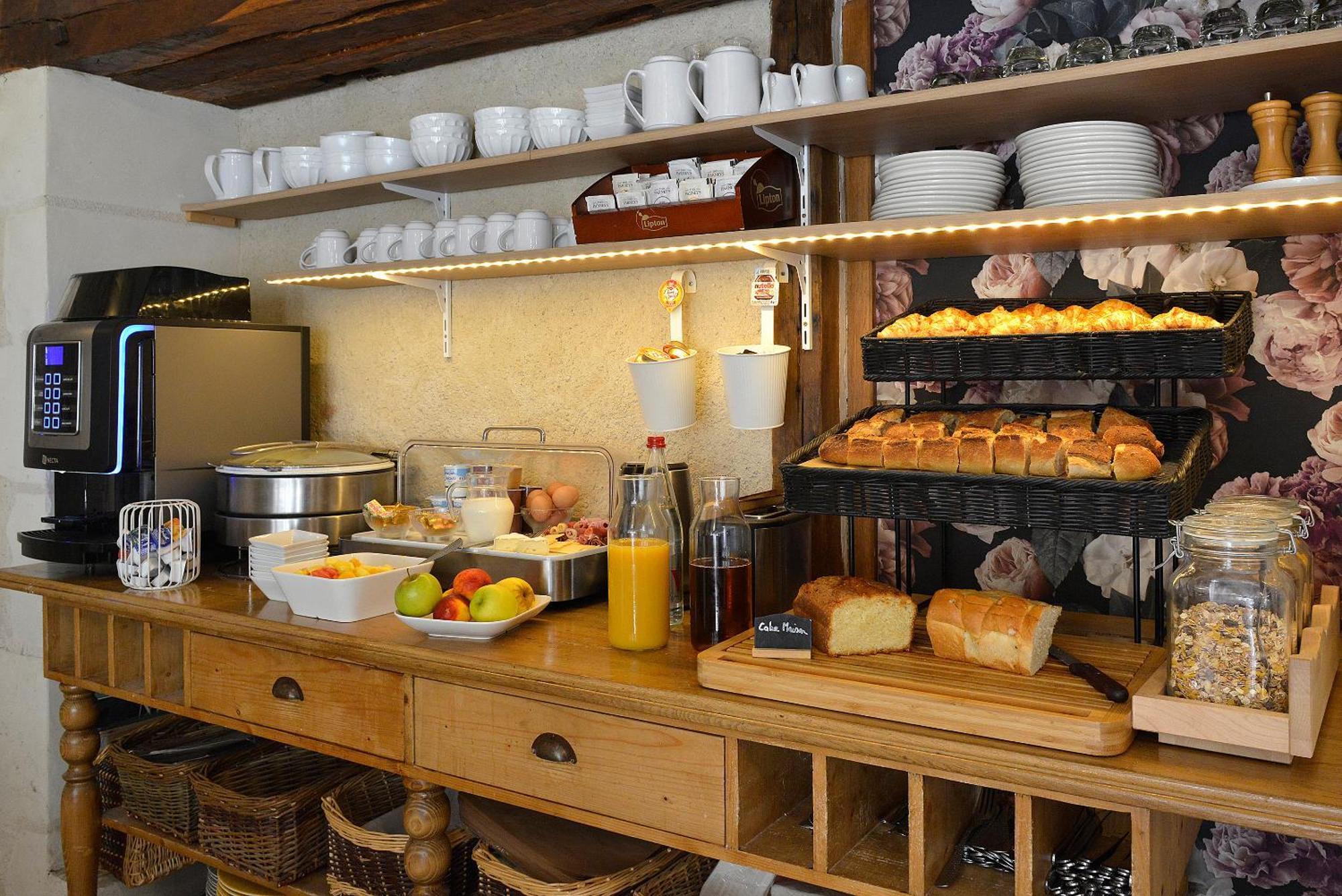 Logis Le Colombien - Et Restaurant Hotel