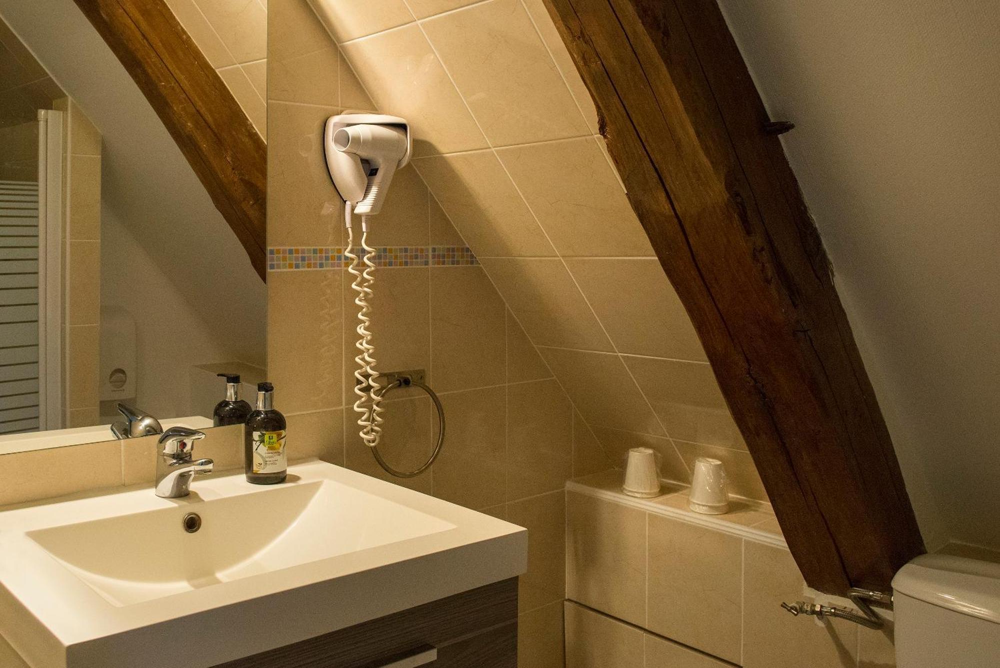 Logis Le Colombien - Et Restaurant 3*