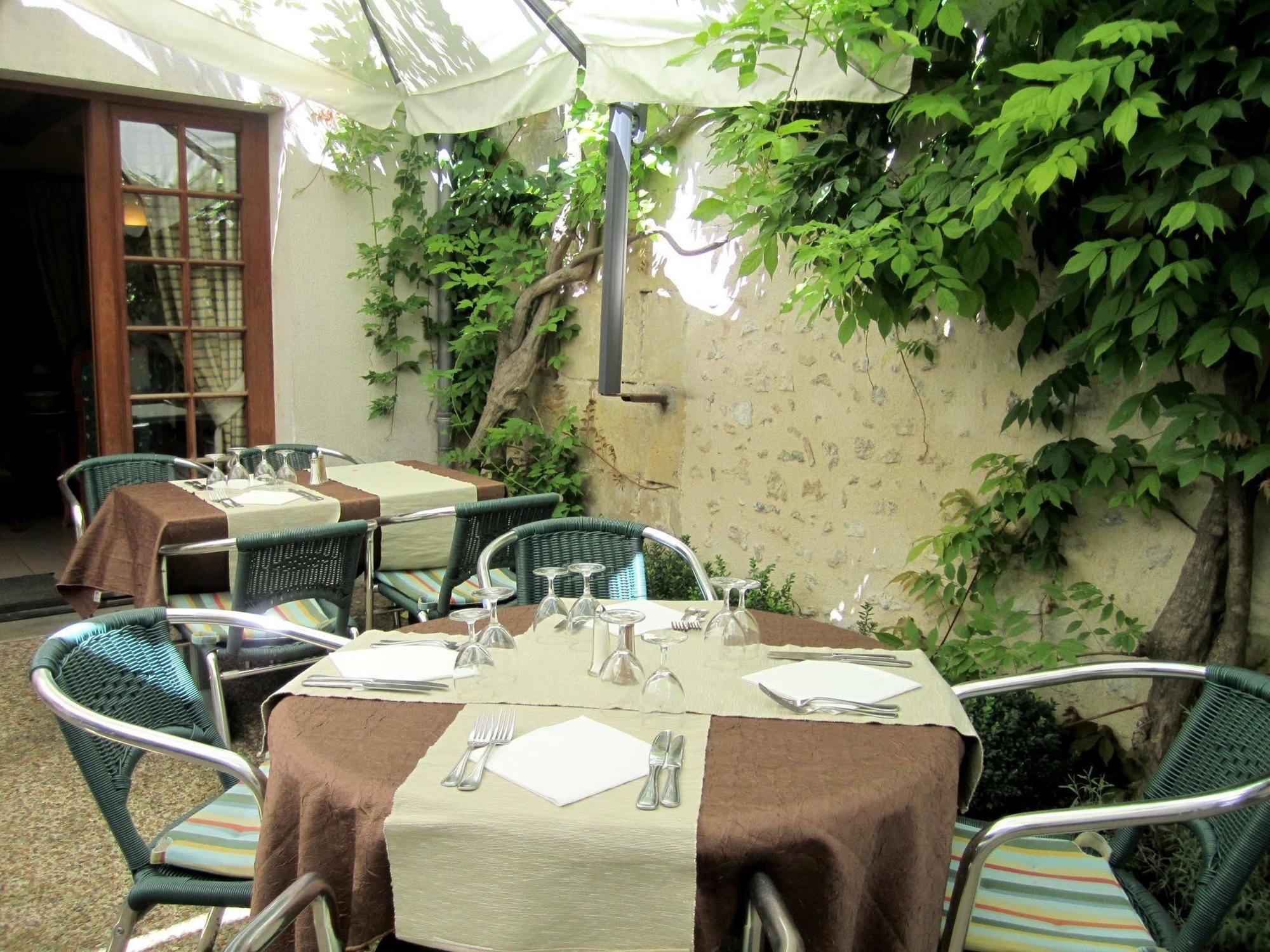 Logis Le Colombien - Et Restaurant Hotel