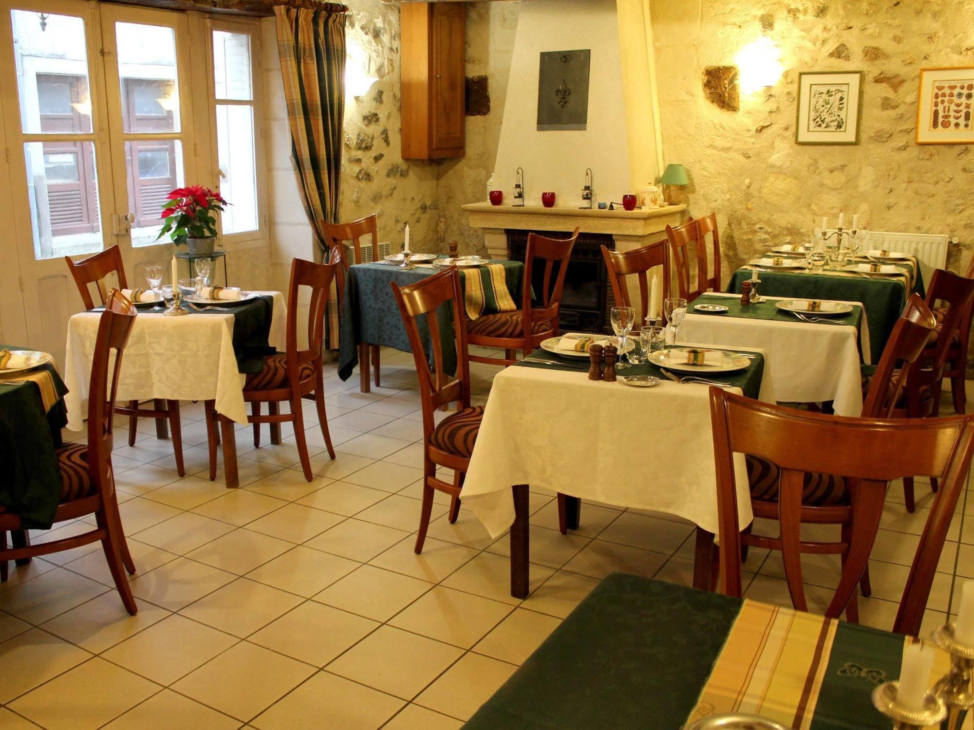 Logis Le Colombien - Et Restaurant Hotel
