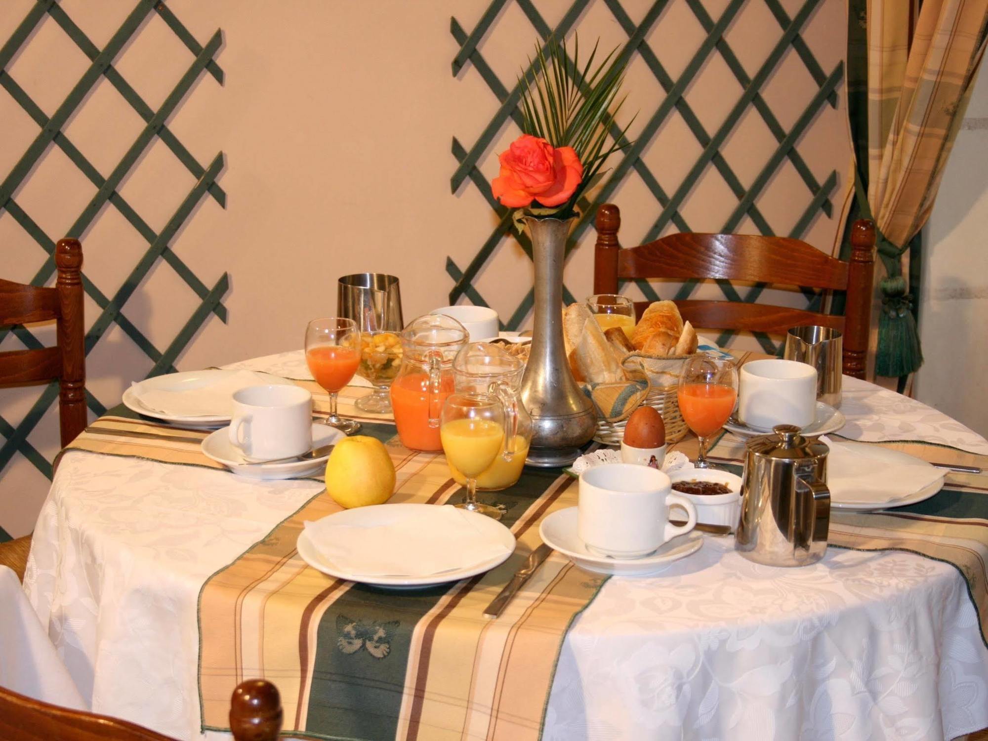 Logis Le Colombien - Et Restaurant Hotel Villandry