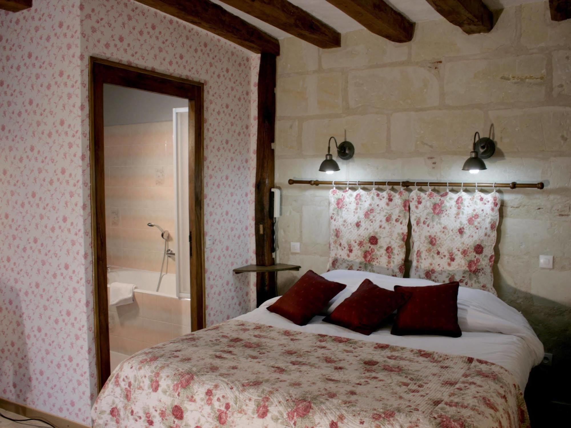 Logis Le Colombien - Et Restaurant Hotel