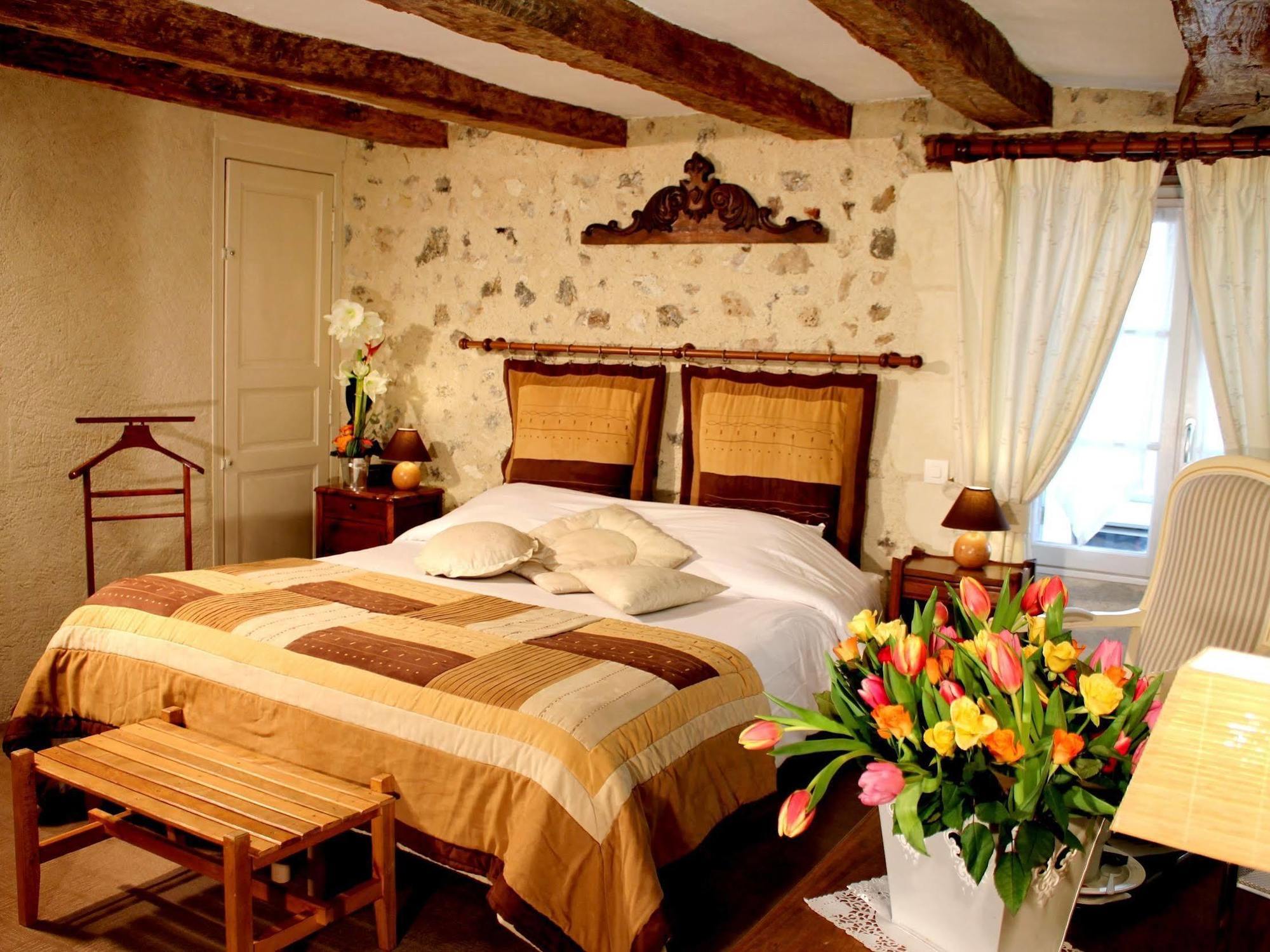 Logis Le Colombien - Et Restaurant Hotel 3*